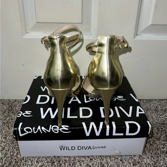 Gold Closed Toe Heels - Picture 3 of 5